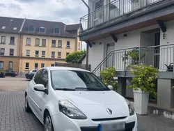 Weiß Gebraucht 2009 Renault Clio III Kleinwagen | 2.595 €