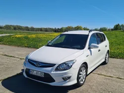 Weiß Gebraucht 2012 Hyundai i30 Style Kombi | 5.700 € (Fairer Preis)