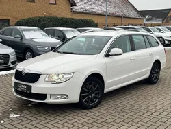 Candyweiss Gebraucht 2013 Skoda Superb Kombi | 12.998 € (Etwas zu teuer)