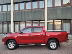 Crimson spark red me Gebraucht 2016 Toyota HiLux Comfort Abholung | 28.900 € (Etwas zu teuer)