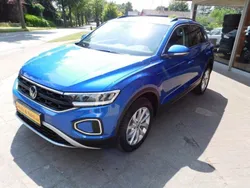 Ravennablau metallic (metallic) Gebraucht 2023 VW T-Roc Life SUV | 26.868 € (Superpreis)