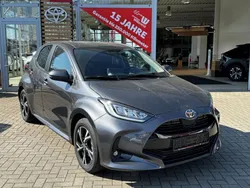 Grau Neu 2025 Toyota Yaris Hybrid Limousine | 23.450 € (Guter Preis)