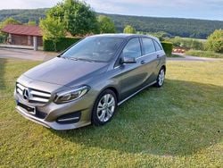 Braun Gebraucht 2018 Mercedes B200 Urban Van / Kleinbus | 16.490 € (Guter Preis)