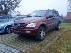 Rot Gebraucht 1999 Mercedes ML230 SUV | 3.000 €