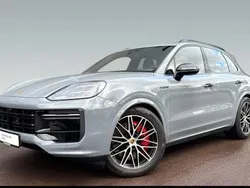 Arktikgrau Gebraucht 2024 Porsche Cayenne Turbo E-Hybrid SUV | 172.900 €