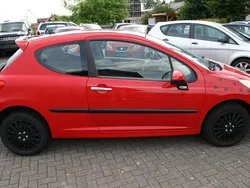Rot Gebraucht 2006 Peugeot 207 Kleinwagen | 1.850 € (Teuer)