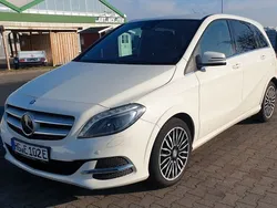 Weiß Gebraucht 2016 Mercedes B Electric Drive Style Van / Kleinbus | 11.990 €
