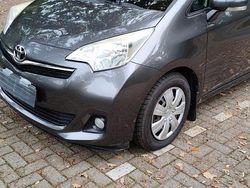 Grau Gebraucht 2013 Toyota Verso-S Van / Kleinbus | 10.790 € (Etwas zu teuer)