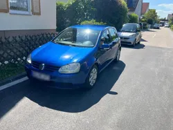 Blau Gebraucht 2004 VW Golf V Kleinwagen | 2.900 € (Fairer Preis)