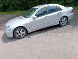 Silber Gebraucht 2005 Mercedes C220 Limousine | 3.300 €