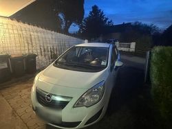 Weiß Gebraucht 2013 Opel Meriva Edition Van / Kleinbus | 4.200 € (Guter Preis)