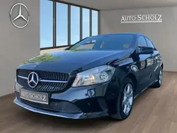 Metalliclack kosmosschwarz Gebraucht 2017 Mercedes A180 Style Limousine | 12.411 € (Fairer Preis)