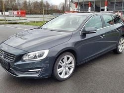 Grau Gebraucht 2016 Volvo V60 Momentum Kombi | 7.900 € (Guter Preis)