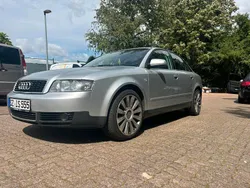 Grau Gebraucht 2002 Audi A4 Limousine | 3.100 € (Etwas zu teuer)