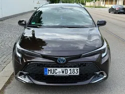 Braun Gebraucht 2023 Toyota Corolla Team Kombi | 21.900 € (Guter Preis)