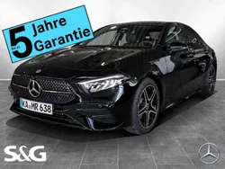 Metalliclack kosmosschwarz Gebraucht 2025 Mercedes A200 AMG Limousine | 40.599 €