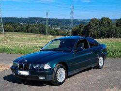 Grün Gebraucht 1996 BMW 316 Coupé | 9.800 €