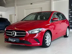 Rot Gebraucht 2019 Mercedes B180 Van / Kleinbus | 17.940 € (Guter Preis)
