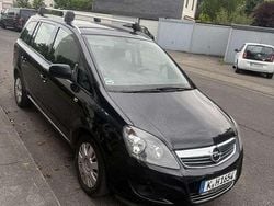Schwarz Gebraucht 2012 Opel Zafira Family Van / Kleinbus | 3.699 € (Guter Preis)