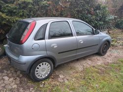 Silber Gebraucht 2004 Opel Corsa Kleinwagen | 700 € (Guter Preis)