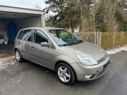 Silber Gebraucht 2004 Ford Fiesta Kleinwagen | 900 € (Guter Preis)