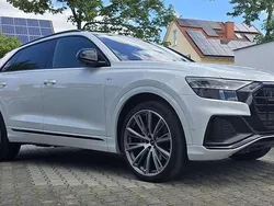 Weiß Gebraucht 2021 Audi Q8 Ambiente SUV | 67.000 € (Etwas zu teuer)