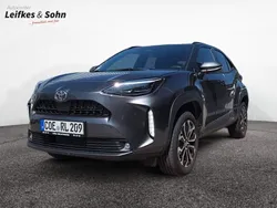 Marlingrau metallic Neu 2025 Toyota Yaris Cross SUV | 30.900 €