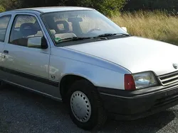 Silber Gebraucht 1991 Opel Kadett Coupé | 1.500 €