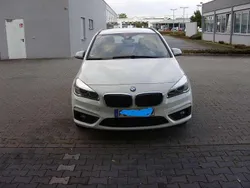 Weiß Gebraucht 2017 BMW 220 Active Tourer Luxury Line Van / Kleinbus | 6.350 €