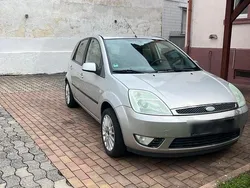 Grau Gebraucht 2005 Ford Fiesta Kleinwagen | 1.590 € (Fairer Preis)