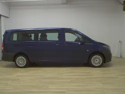 Blau Gebraucht 2023 Mercedes Vito Van / Kleinbus | 33.980 € (Guter Preis)