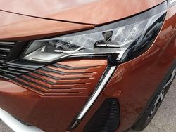 Braun metallic Gebraucht 2023 Peugeot 5008 Allure Van / Kleinbus | 29.830 € (Fairer Preis)