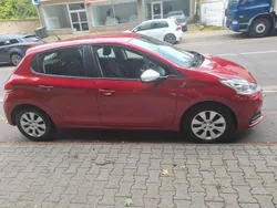 Gebraucht 2018 Peugeot 208 Kleinwagen | 6.800 €