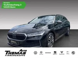 Ebony schwarz metallic Gebraucht 2024 Skoda Superb Selection Kombi | 37.880 €