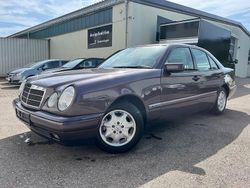 Braun Gebraucht 1995 Mercedes E230 Classic Limousine | 5.490 €