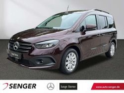 Rot Gebraucht 2023 Mercedes 180 Progressive Limousine | 26.950 € (Guter Preis)