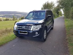 Schwarz Gebraucht 2013 Mitsubishi Pajero Instyle SUV | 14.600 € (Fairer Preis)