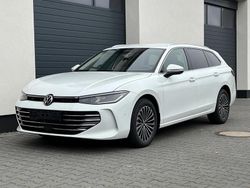 Pure white Neu 2025 VW Passat Elegance Kombi | 42.679 € (Guter Preis)