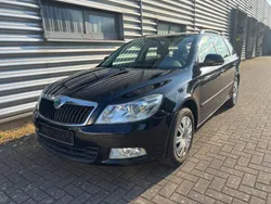 Schwarz Gebraucht 2011 Skoda Octavia Kombi | 3.990 € (Superpreis)