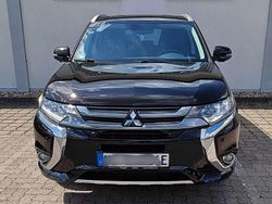 Schwarz Gebraucht 2017 Mitsubishi Outlander P-HEV SUV | 20.900 € (Teuer)
