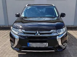 Schwarz Gebraucht 2017 Mitsubishi Outlander P-HEV SUV | 20.900 € (Teuer)