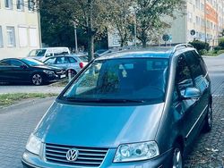 Gold Gebraucht 2004 VW Sharan Highline Van / Kleinbus | 2.900 €