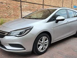 Blau Gebraucht 2016 Opel Astra Kombi | 7.591 € (Etwas zu teuer)