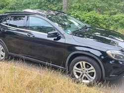 Schwarz Gebraucht 2016 Mercedes GLA200 Edition SUV | 18.800 € (Fairer Preis)