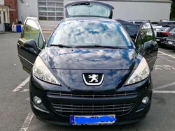 Schwarz Gebraucht 2011 Peugeot 207 Kleinwagen | 1.500 €