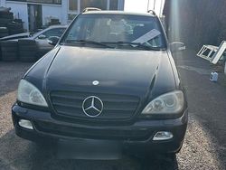 Blau Gebraucht 2004 Mercedes ML270 SUV | 3.750 €