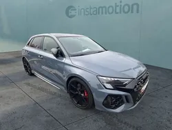Grau Gebraucht 2024 Audi RS3 Sportback Sport Kleinwagen | 79.990 €