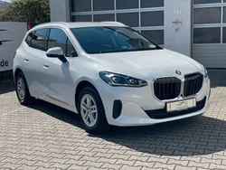 Weiß Gebraucht 2023 BMW 218 Active Tourer Van / Kleinbus | 27.990 € (Guter Preis)