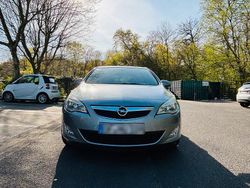 Grau Gebraucht 2011 Opel Astra Limousine | 3.900 € (Fairer Preis)