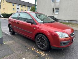 Rot Gebraucht 2005 Ford Focus Limousine | 600 € (Superpreis)